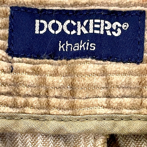 CCO PRICE DROP 🔥🔥 DOCKERS Khaki Pleated Pant Relaxed Fit Size 34X34 - Picture 4 of 9